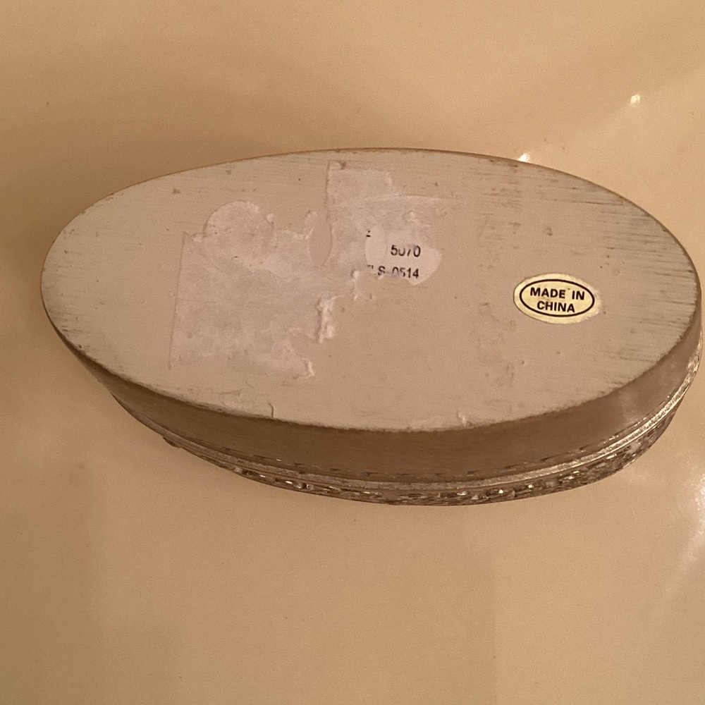 Elegant Home tooth brush holder Bath Accessory in Gold by Raymond Waites - Picture 8 of 9